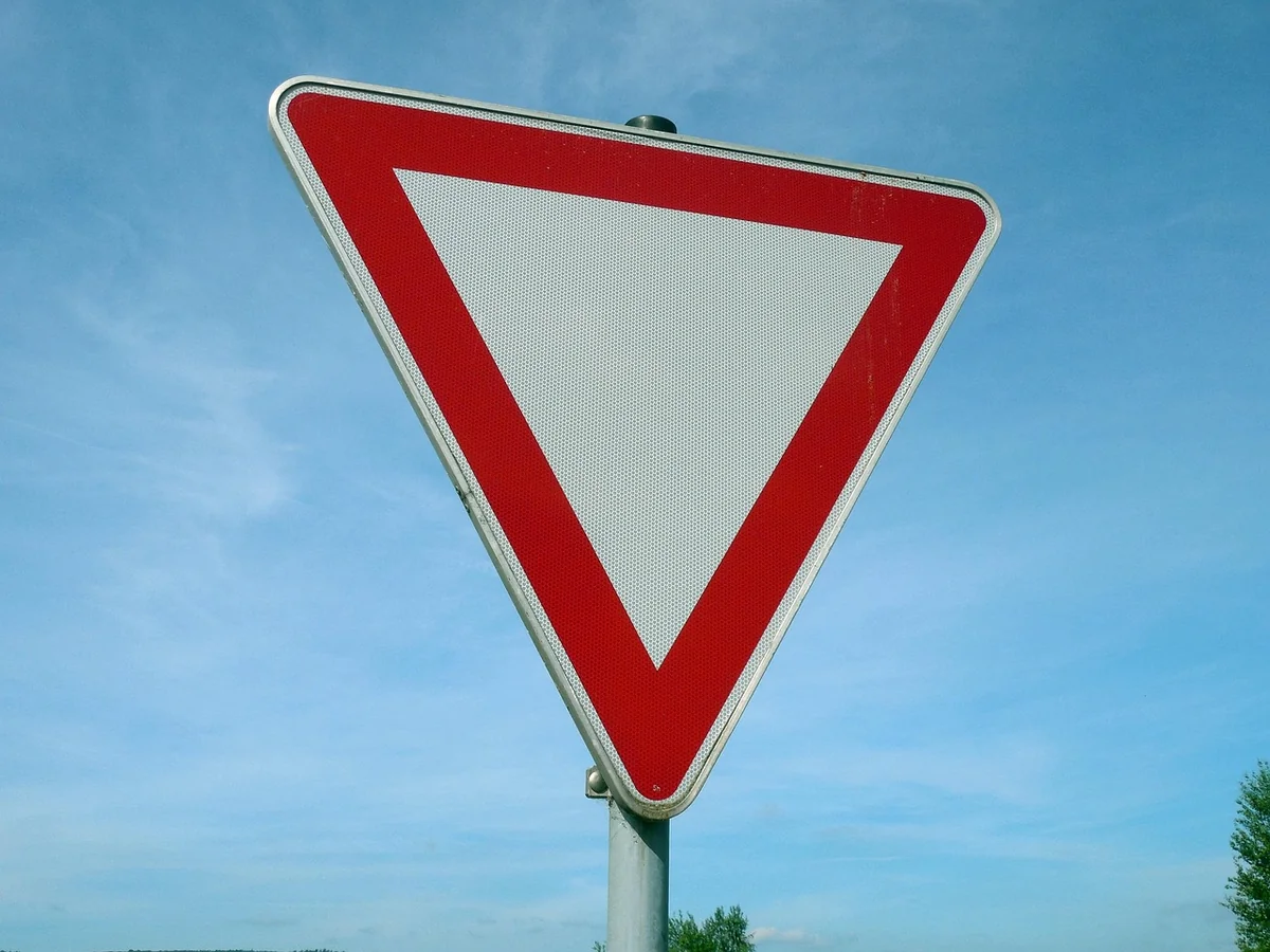 Que se passe-t-il concrètement sur une route prioritaire ?